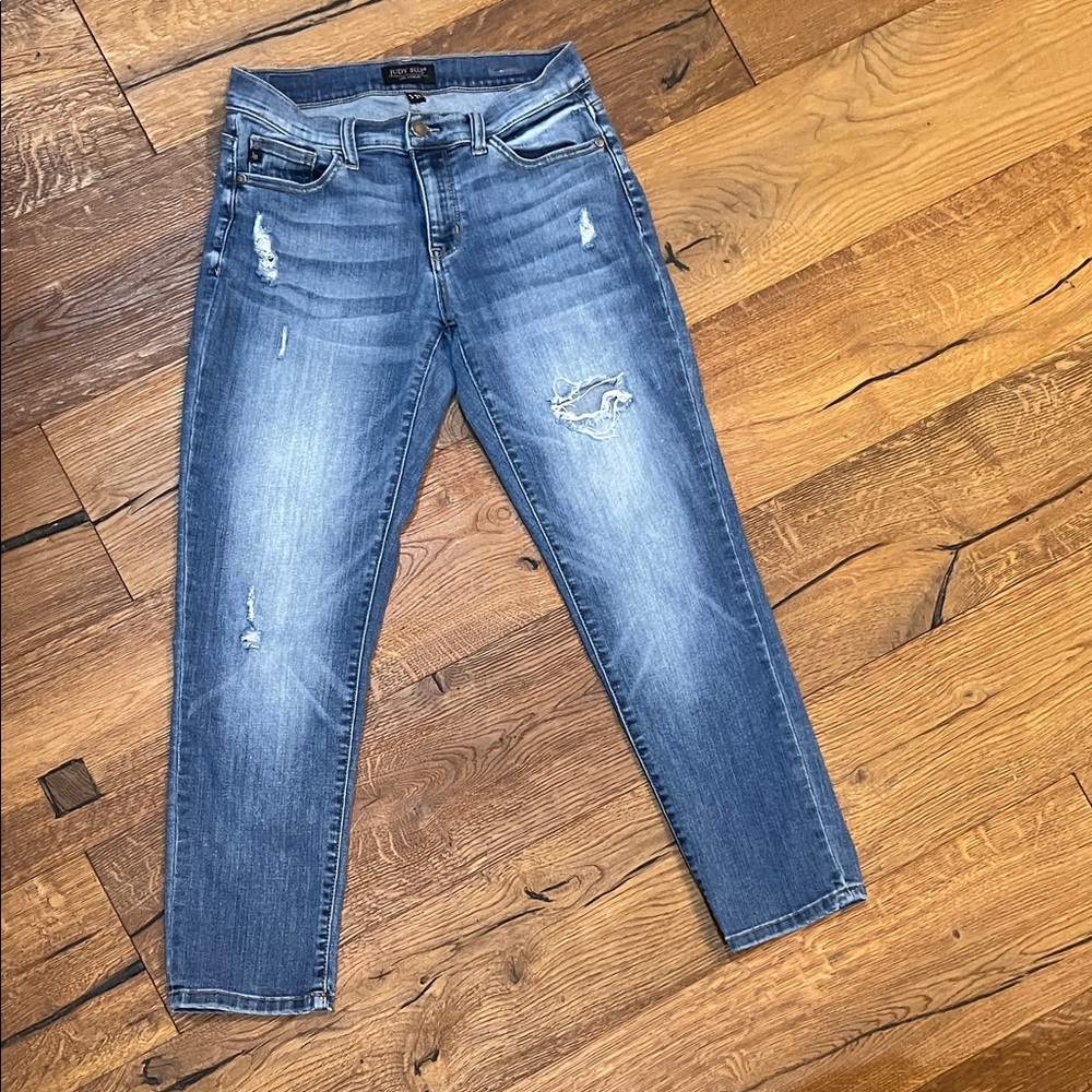 Judy Blue Light Wash Distressed Cropped Jeans